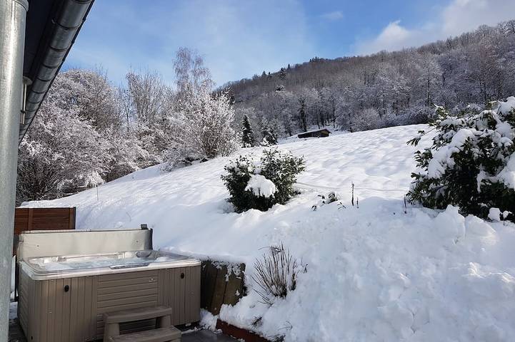 Maison pour 10 personnes, avec jardin ainsi que sauna et jacuzzi, animaux acceptés à Cornimont