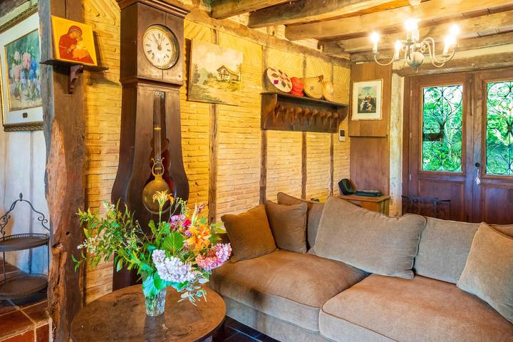 Charming house with jacuzzi, private terrace, garden, and Wi-Fi in Arcangues in Arcangues, Bayonne region