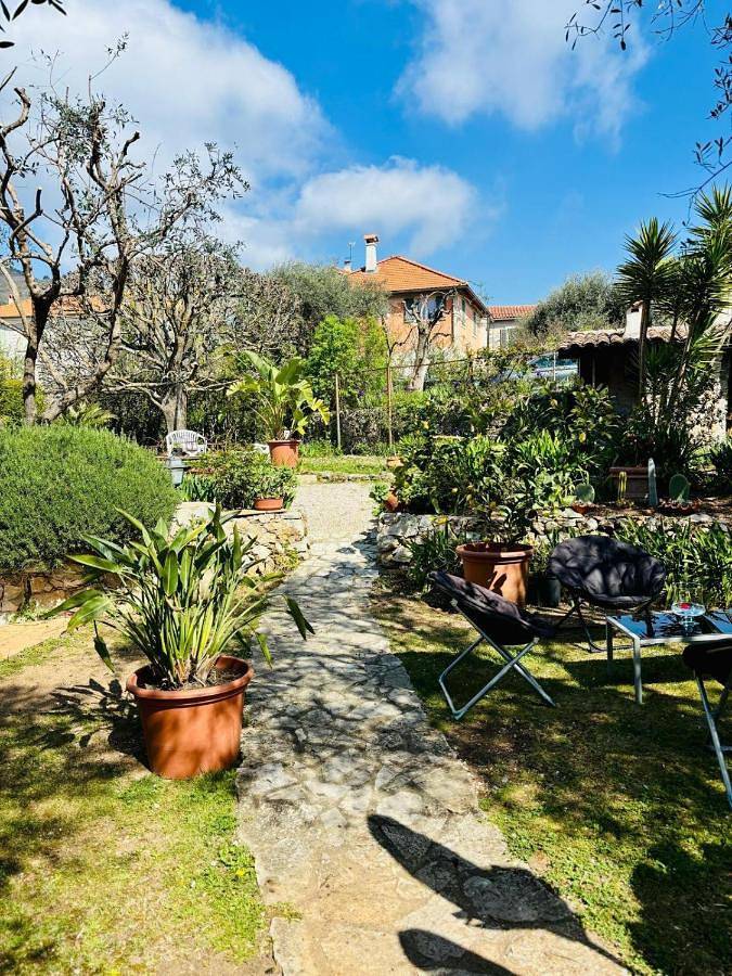 Gîte pour 8 personnes, avec balcon ainsi que piscine et jardin à Châteauneuf-Villevieille - 2