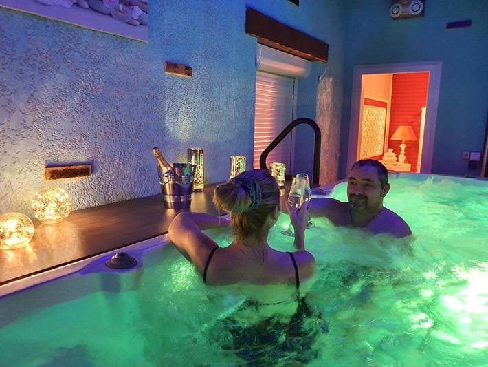 Chambre d’hôte pour 2 personnes, avec sauna ainsi que jacuzzi et jardin