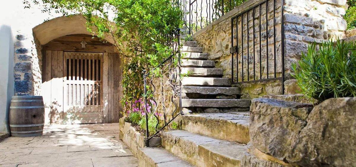 Elegant Town house-sleeps 14 in Saint-Hippolyte-du-Fort, Parc national des Cévennes