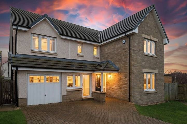 Holiday home for 10 people, with garden and terrace as well as hot tub in North Berwick