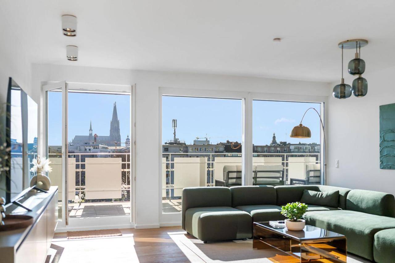 Ganze Wohnung, Exclusive penthouse - loft with private parking overlooking cologne cathedral in Köln, Rheinland