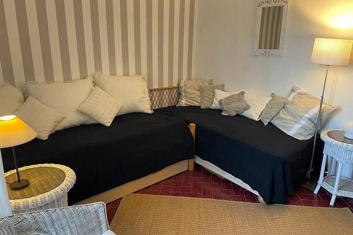 Appartement entier, Appartement dans maison , situé sous la terrasse et totalement indépendant. in Cap Bénat, Bormes-les-Mimosas