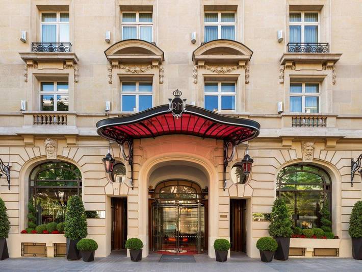 Hôtel pour 4 personnes, avec jacuzzi et piscine ainsi que jardin et sauna