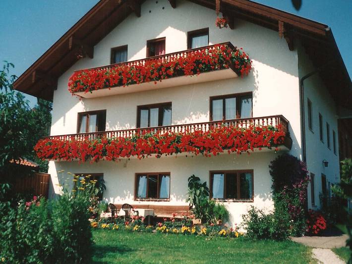 Ferienwohnung für 2 Personen, mit Balkon und Seeblick