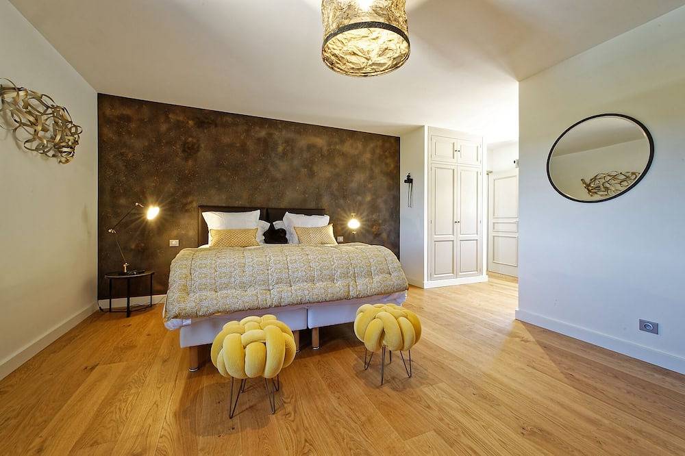 La Villa Chardonnay,  grande bâtisse de 7 chambres au cœur d'un vignoble Ab in La Celle (Var), Côte méditerranéenne (France)