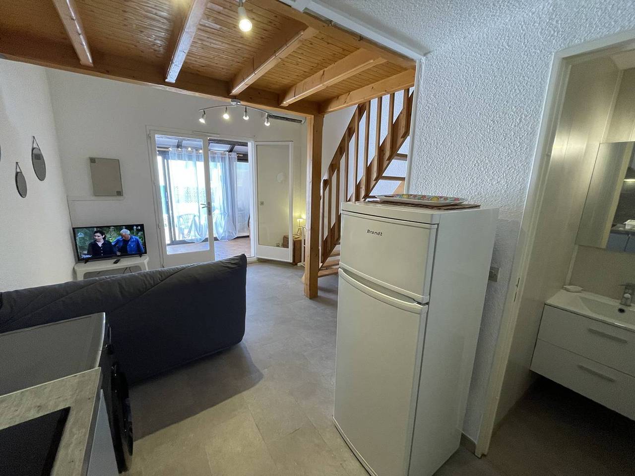 Pavillon climatisé avec mezzanine, 4 couchages, proche plage et commerces, parking privé, St-Cyprien in Saint-Cyprien-Plage, Saint-Cyprien