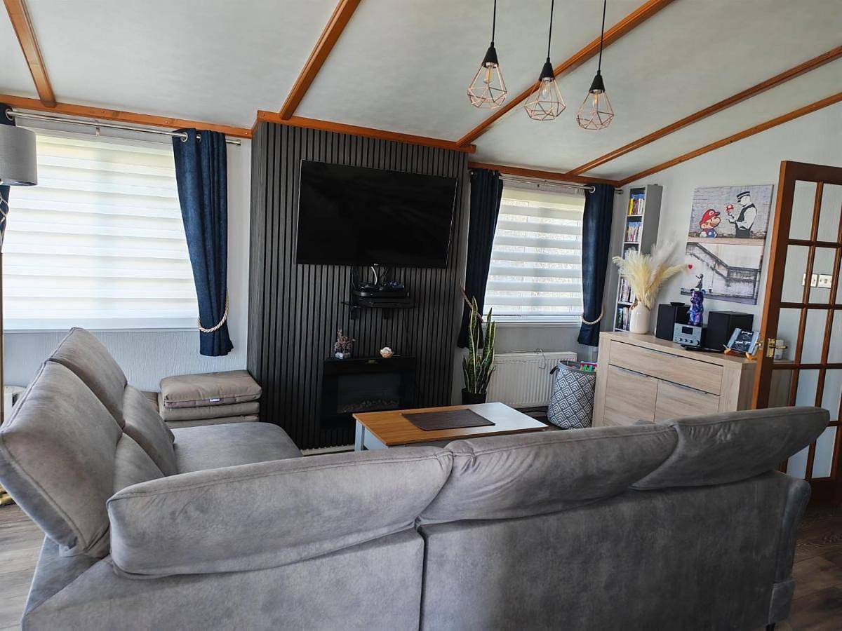 Dog Friendly 8 Berth Lodge, 600 Yard's From The Beach In Hunstanton in Hunstanton, Norfolk Coast