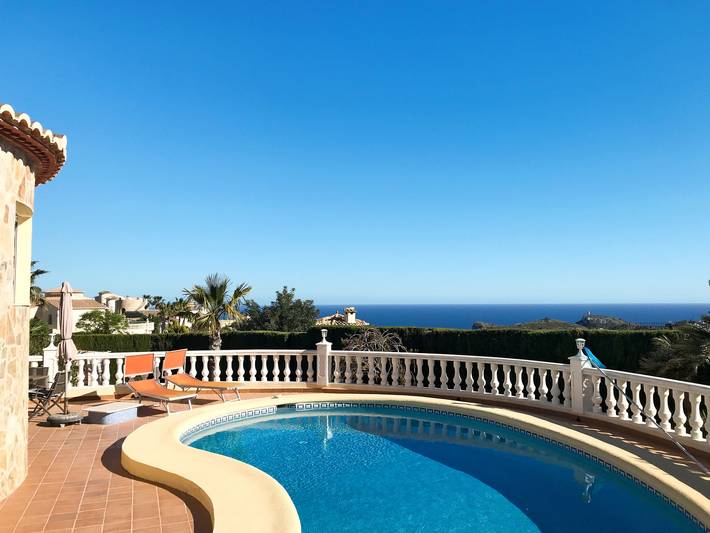 Casa de vacaciones para 7 personas, con vistas y terraza además de piscina y jardín - 1