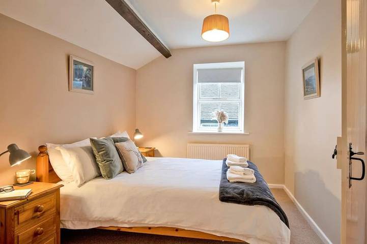 Dove Cottage - Central and Cosy in Hartington, Derbyshire
