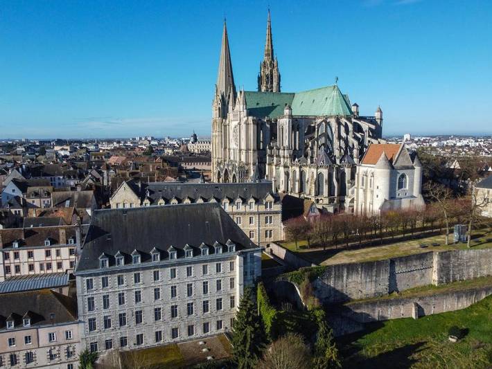 Hôtel pour 4 personnes, avec Terrasse et Jardin dans Cathédrale Notre-Dame (Chartres)