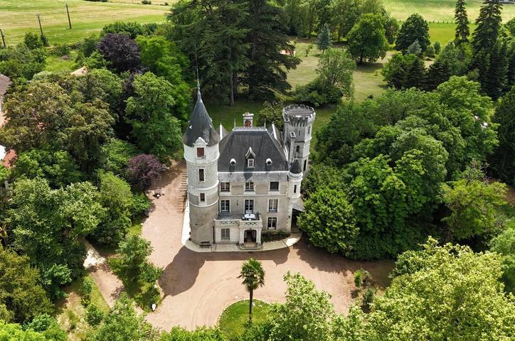 Chambre d’hôte pour 2 personnes, avec jardin ainsi que piscine et jacuzzi à Javerlhac-et-la-Chapelle-Saint-Robert