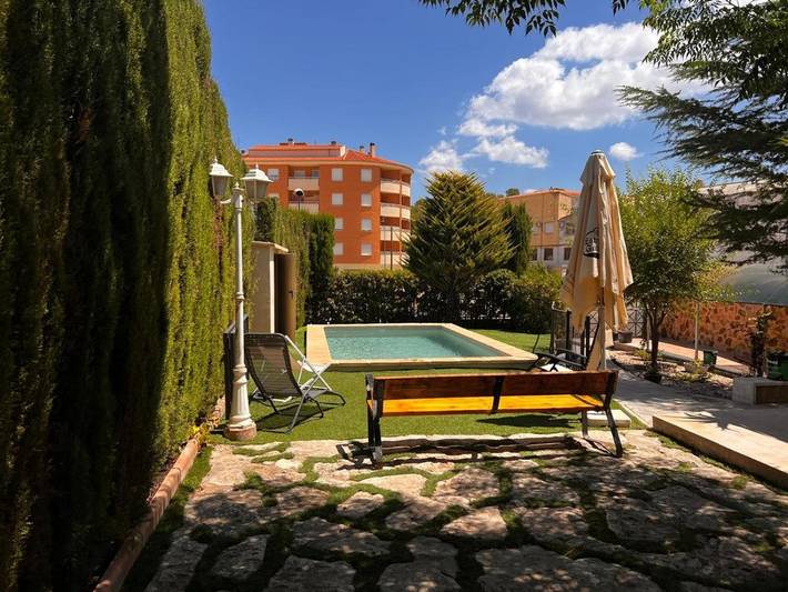 Casa de vacaciones para 18 personas, con vistas además de piscina y balcón - 1