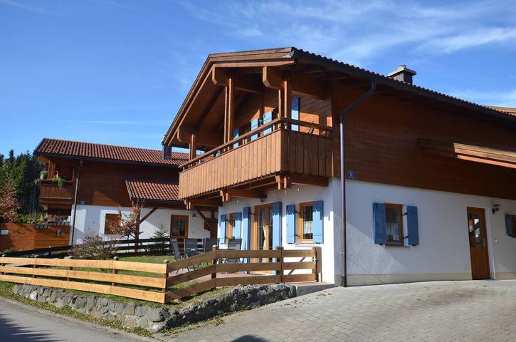 Ferienhaus für 6 Personen, mit Balkon und Terrasse sowie Garten und Ausblick in Lechbruck am See