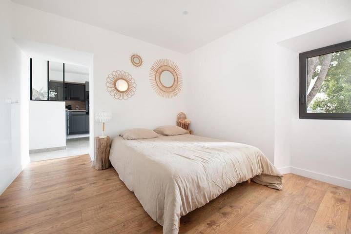 Location de vacances pour 6 personnes, avec terrasse ainsi que vue et jardin à Aussac - 2