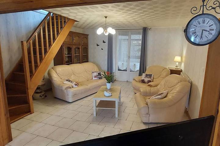 Gîte pour 5 personnes, avec balcon à Éteignières