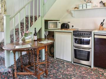 Log Cabin for 2 People in Dorset, South West England, Photo 3