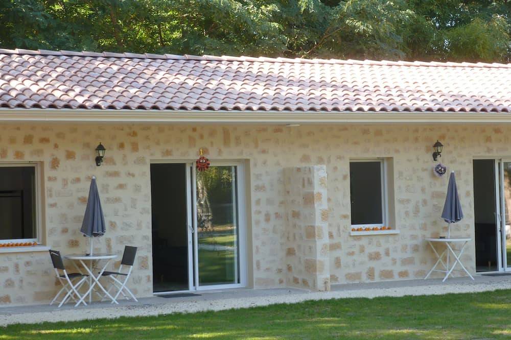 Appartement entier, Gîte 2/4 personnes avec jardinet et piscine commune in Saint-Pardon-de-Conques, Région de Langon