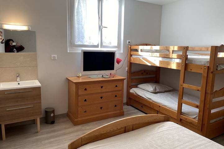 Appartement entier, Appartement plein-pied, avec terrasse lumineux et spacieux, vue dégagée in Saint-Nectaire, Parc naturel régional des Volcans d'Auvergne