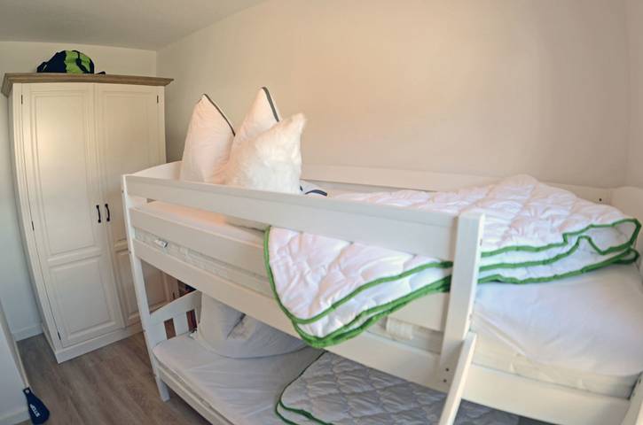 Ferienhaus für 7 Personen, mit Sauna und Balkon sowie Garten in Breege - 4