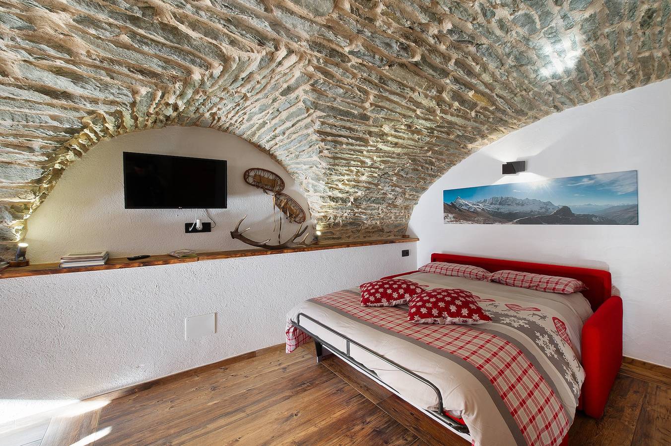 Entire studio, Studio 'La Cachette' with Terrace, Private Garden and Sauna in Bionaz in Bionaz, Wallisian Alps
