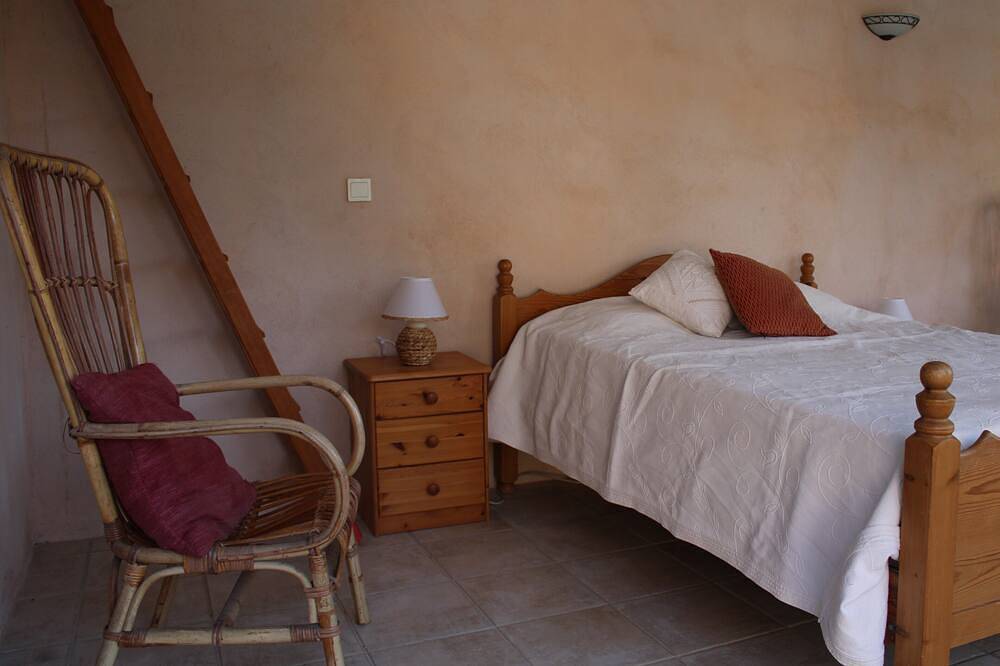 Geheel appartement, Poolhouse and swimming pool in Provence in Camps-la-Source, Brignoles region