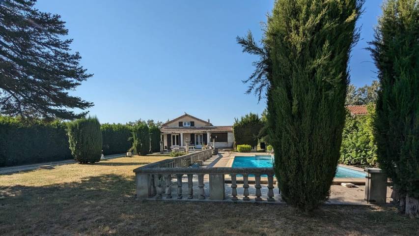 Gîte pour 6 personnes, avec piscine, animaux acceptés à Monteux