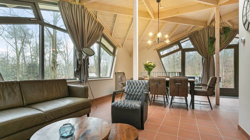 Vakantiehuis voor 8 personen, with Balkon/Terras and Terras as well as Tuin and Sauna in Noord-Brabant