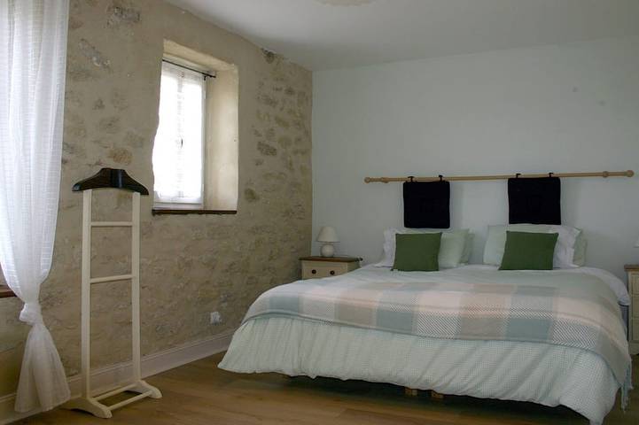 Gîte pour 4 personnes, avec piscine ainsi que terrasse et jardin à Villautou - 2