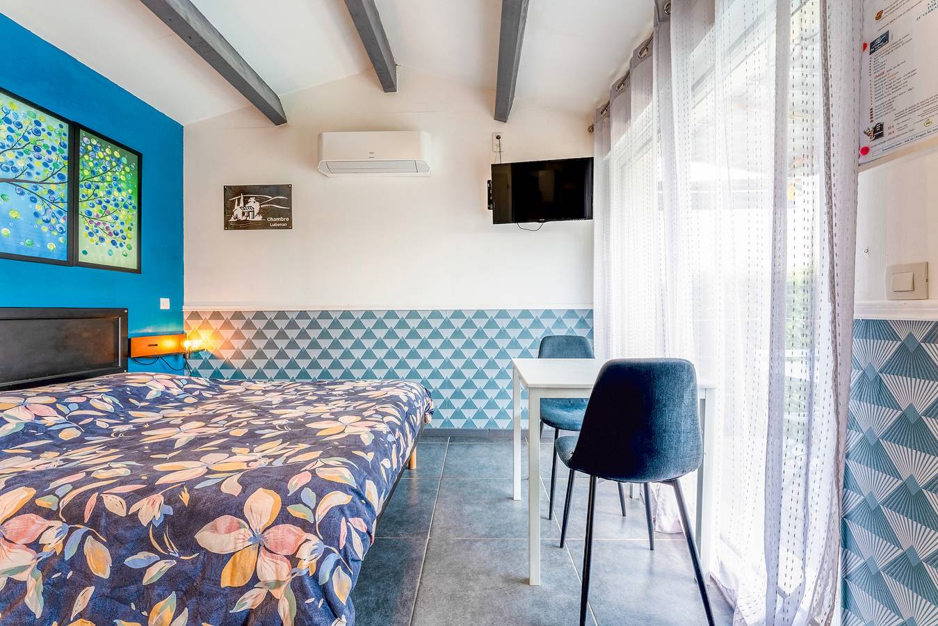 Studio entier, Studio 'Luberon' avec vue sur la montagne, Wi-Fi et climatisation in Taillades, Parc naturel régional du Luberon