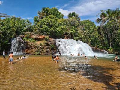 Casas e apartamentos de temporada para 2 pessoas, com jardim e balcão em Goiás