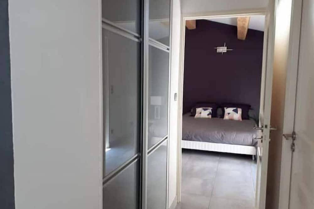 Rez de villa 6 personnes avec piscine. in Toulon, Côte méditerranéenne (France)
