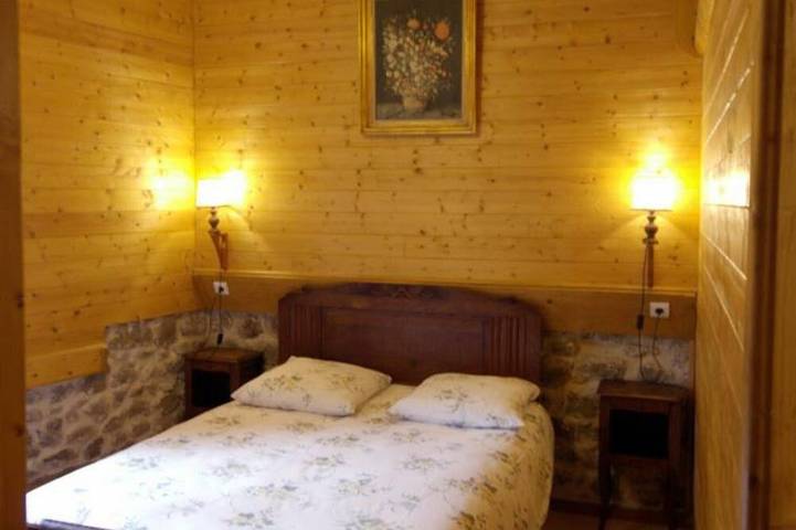 Gîte pour 6 personnes, avec jardin à Chalmazel - 3