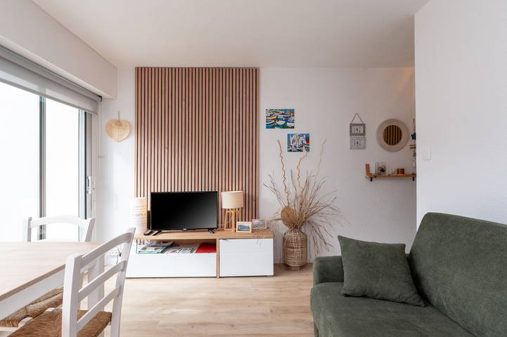 Entire apartment, Apartment 'Ty Soleil – Near the Sea' with Balcony and Wi-Fi in Carnac, Côte des Mégalithes