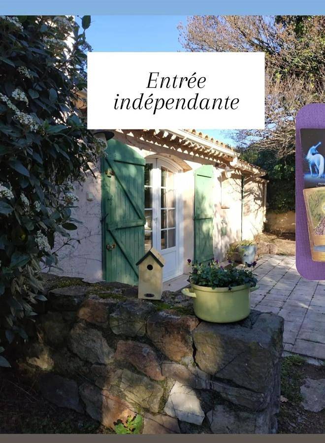 Location de vacances pour 3 personnes, avec Terrasse ainsi que Jardin et Piscine à Puget-sur-Argens - 2