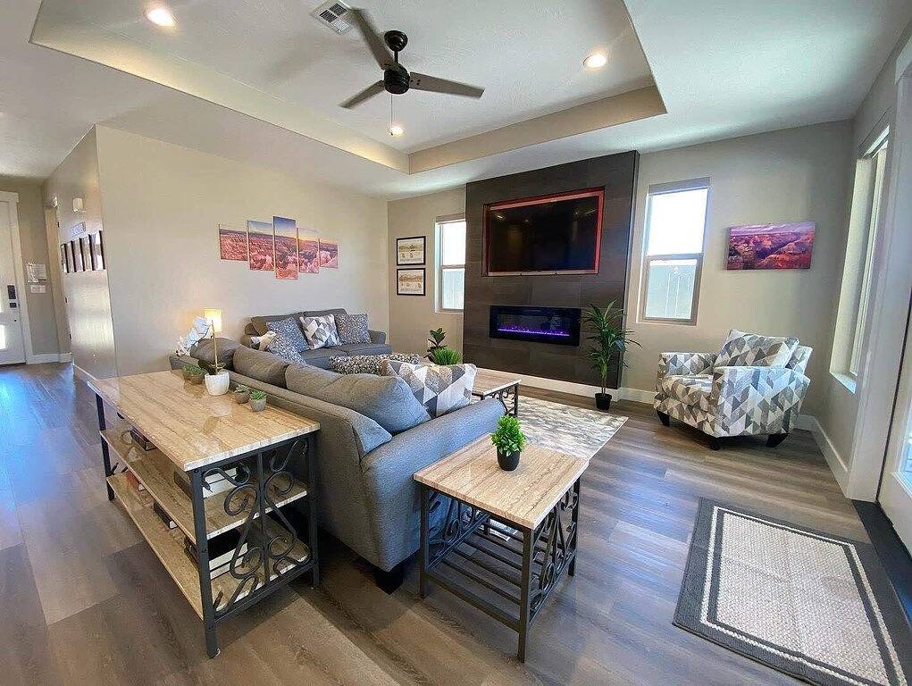 Home in Kanab w/private Hot Tub. Near Zion & Bryce in Kanab, Grand Staircase Escalante National Monument