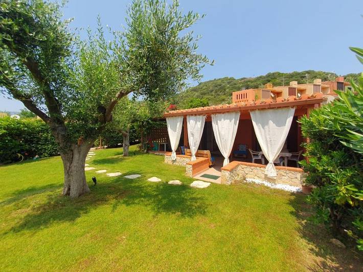 Villa con piscina per 4 persone, con Terrazza e Giardino nonché Piscina e Panorama a Villasimius
