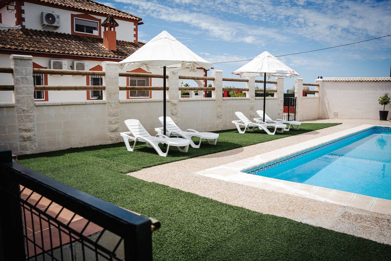 Casa vacanze 'Casa Martina' con piscina privata, Wi-Fi e aria condizionata in Los Algarbes, La Carlota