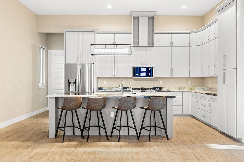 Modern House 4 Rooms with Fireplace in Largo, Pinellas County