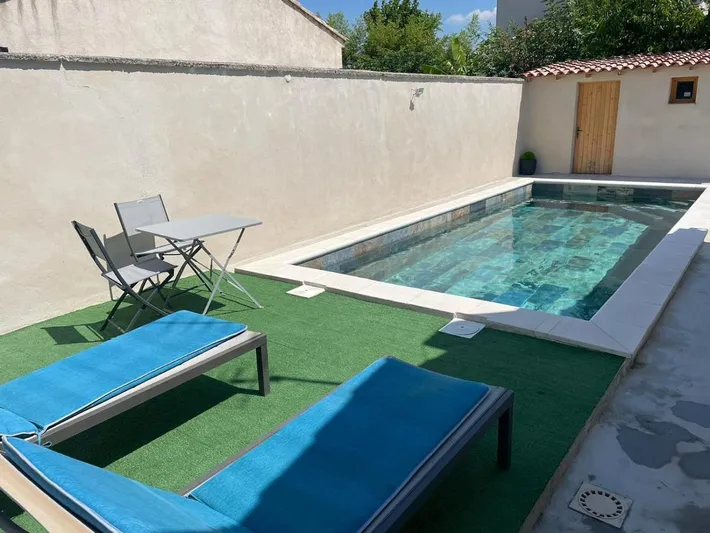 Alojamiento y desayuno para 3 personas, con vistas y piscina además de jardín y terraza - 1