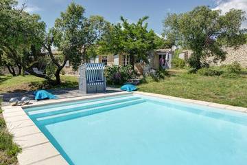 Gîte pour 6 personnes, avec piscine ainsi que terrasse et jardin à Gordes