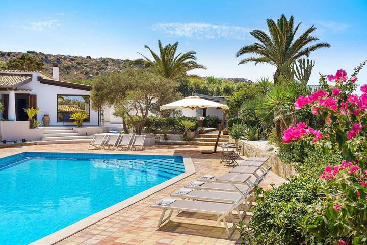 Villa per 6 persone, con Terrazza e Piscina a San Vito Lo Capo