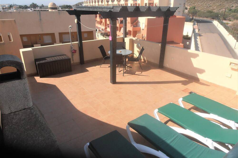 Entire apartment, Penthouse with roof terrace, private pool, Air con, Free Wi-Fi, 400m from beach in Vera, Costa de Almería