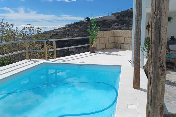 Casa rural para 4 personas, con jacuzzi y jardín además de terraza y piscina en Fasnia