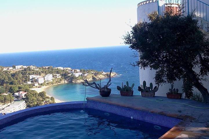 Holiday rental for 8 people, with Balcony and Garden in Roses