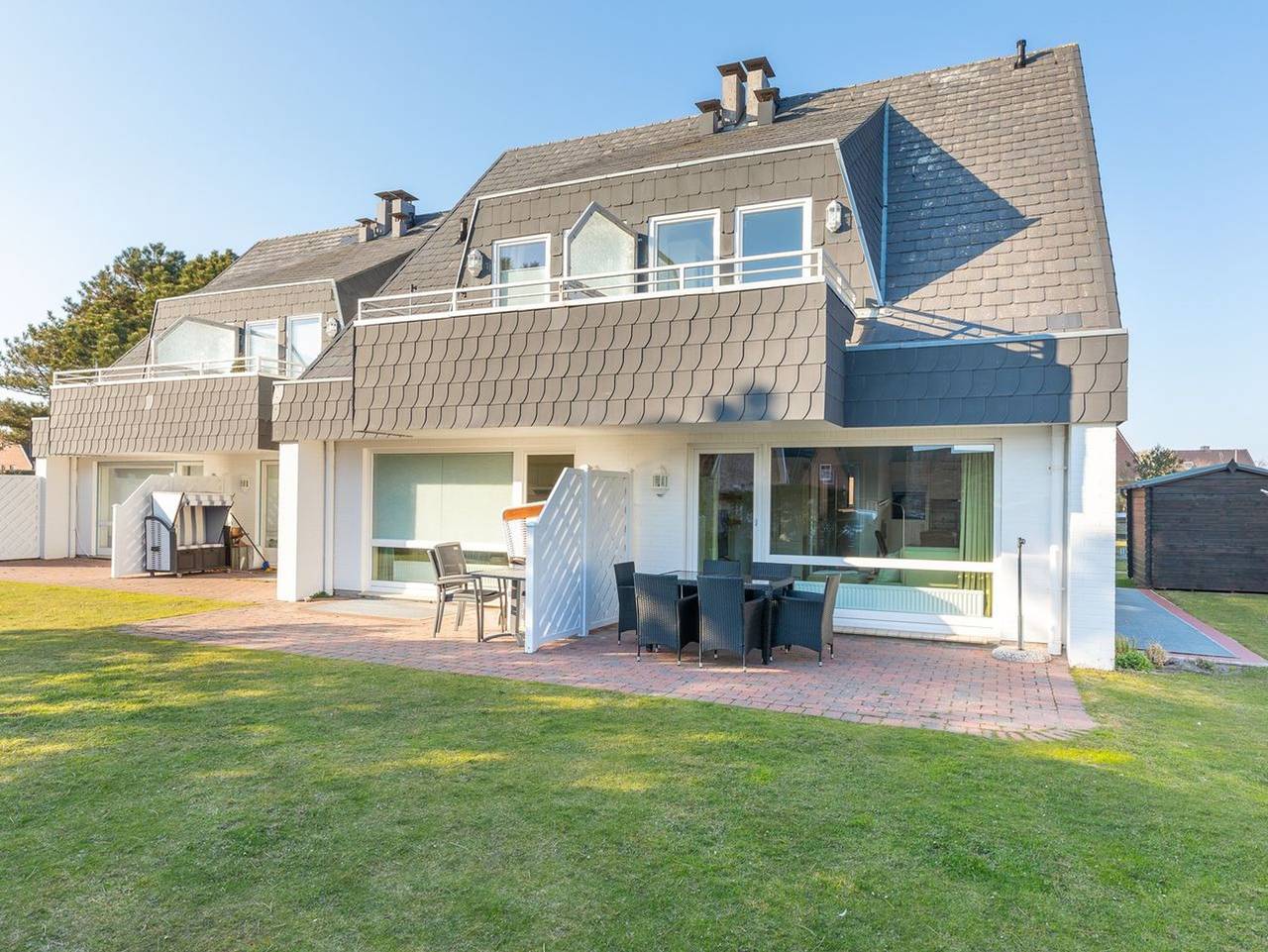 Ganze Ferienwohnung, Haus Sonnenschein Whg. G - Drei Raum Appartement im Obergeschoss und Dachgeschoss mit ca. 65m² Nutzfläche. in Wenningstedt, Sylt