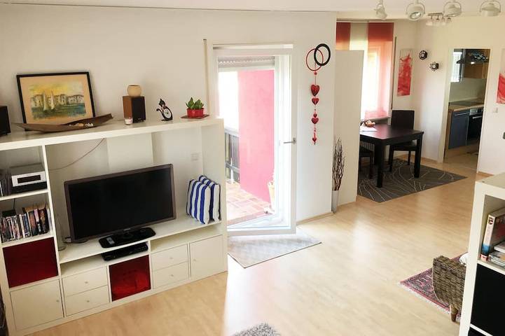 Ganze Wohnung, Ruhiges, sonniges Appartment mit Blick auf Salzburg und Nähe zur Stadt Salzburg in Ainring, Rupertiwinkel