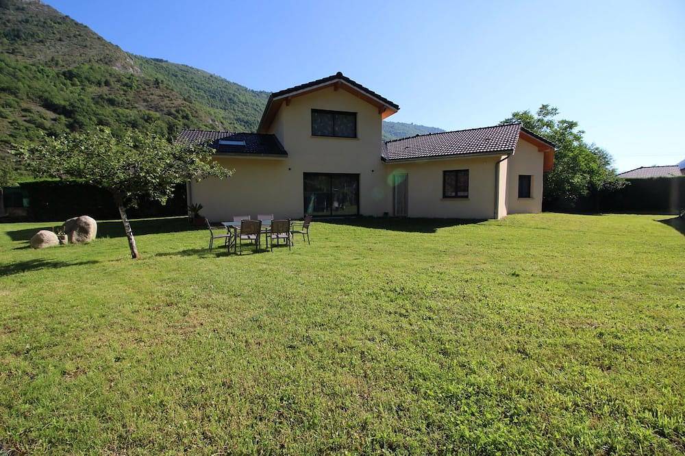 Belle Villa Contemporaine Proche Randonnée Et Station De Ski in Val-de-Sos, Parc naturel régional des Pyrénées ariégeoises