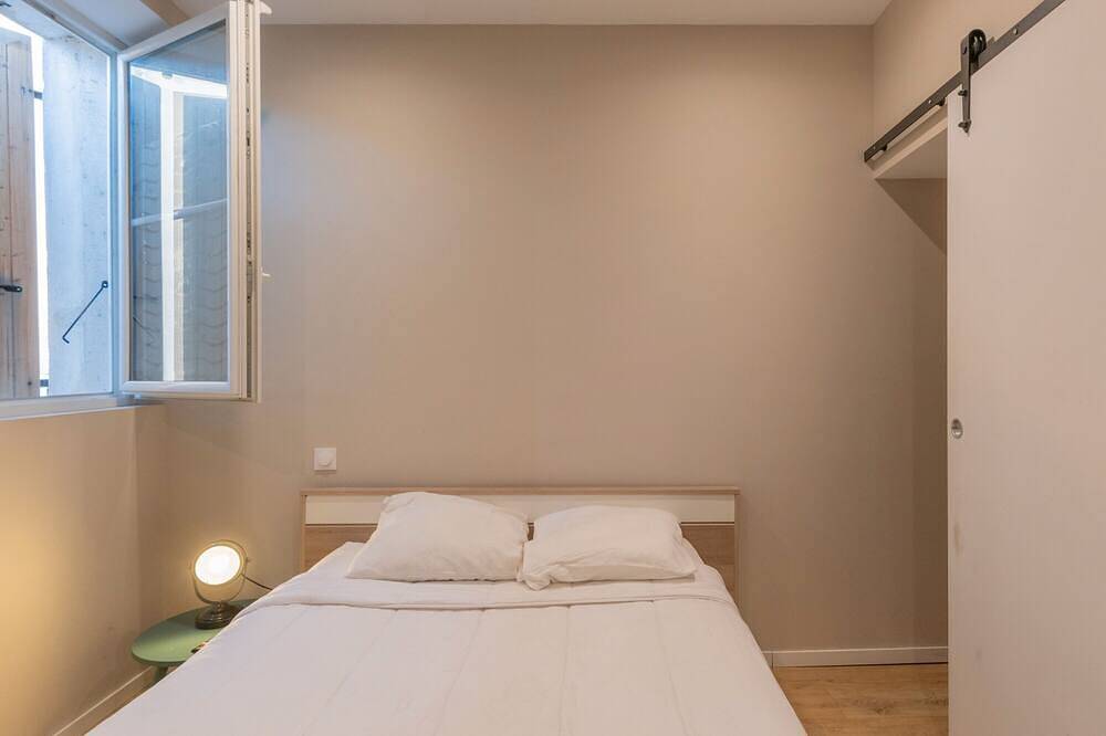 Apartamento entero, Appart 100 - T2 Acogedor con Tv in Bourg-Saint-Andéol, Privas